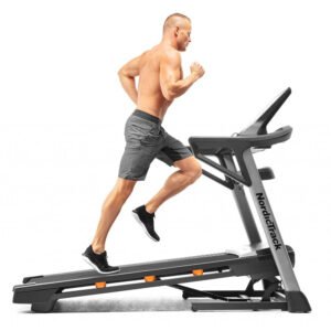 NordicTrack T7.5 S bėgimo takelis naudojimo metu